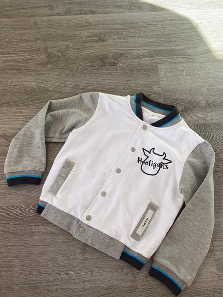 Mikina bomberka, 116