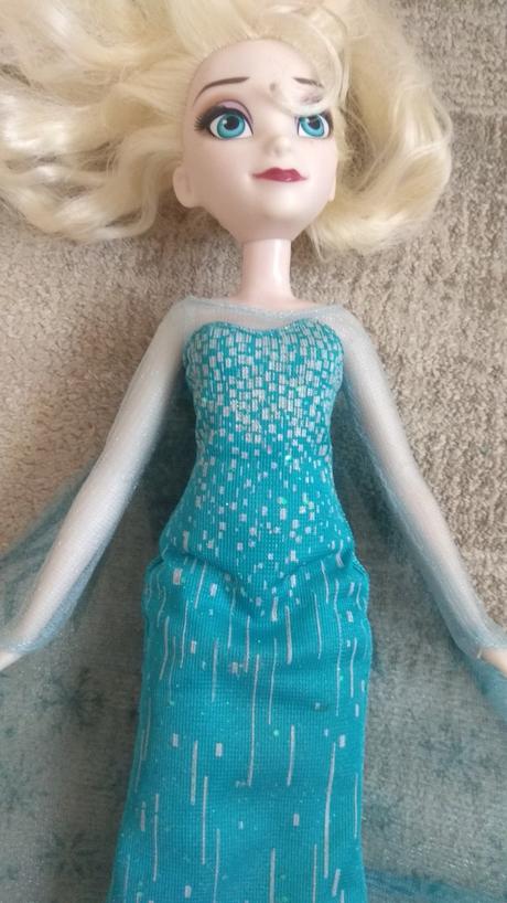 Predám bábiku elsu, 