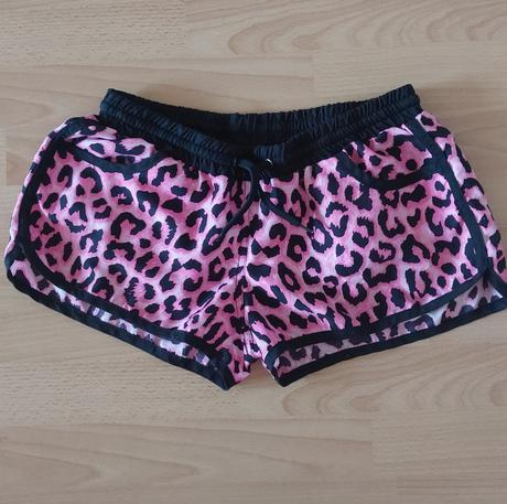 Damske sortky, authority,s