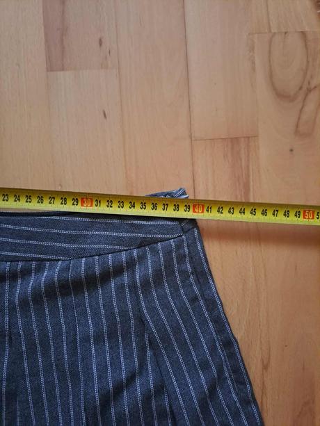 Siva pruhovana skladana sukna, sinsay,l / m