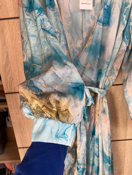 Šaty mramorové, 46