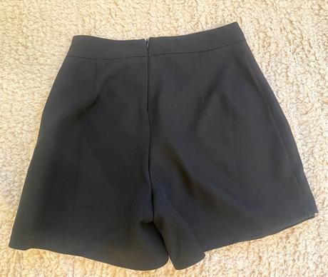 Čierne sukňo-šortky, s