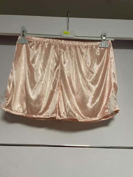 Predám saténové pyžamo, 