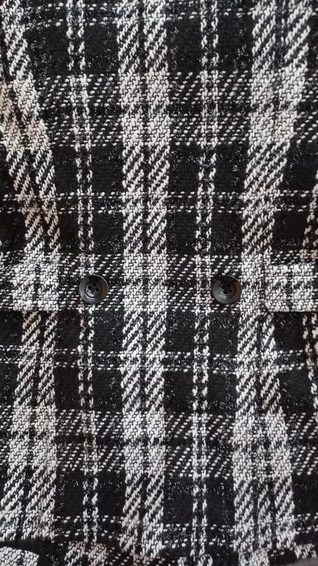 Čierno-biely krátky prechodný kabát, l