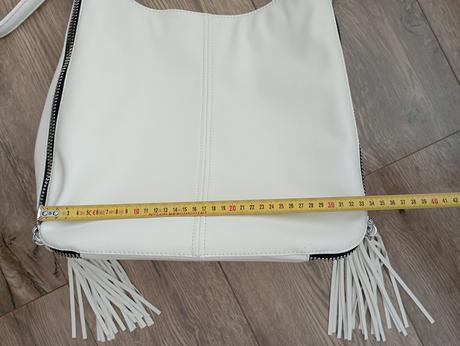 Kabelka s bielymi strapcami (už s poštovným),