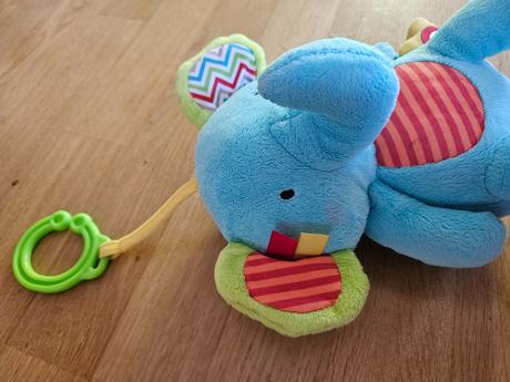 Závesný sloník s hrkálkou, 