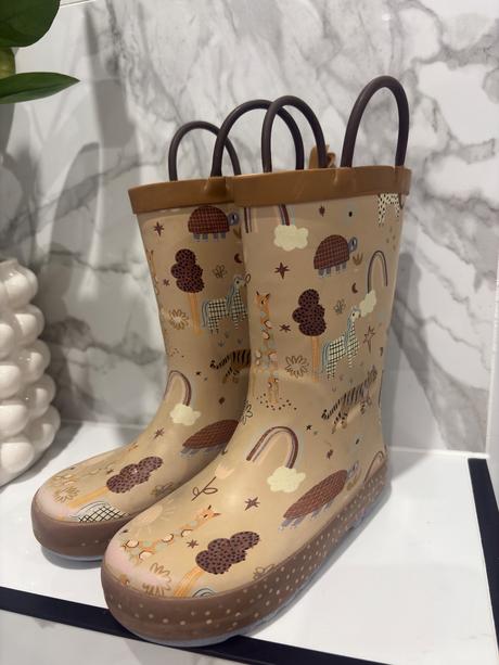 Gumáky next, next,28