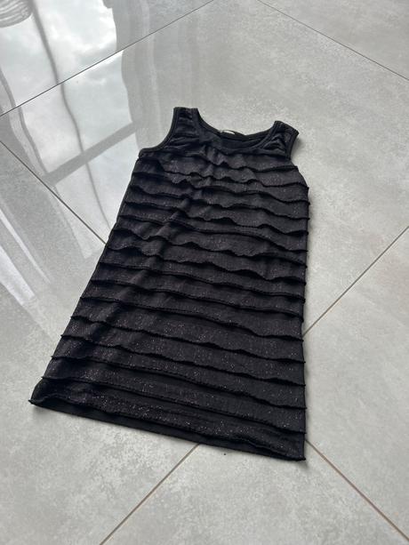 Dressed to party, 104