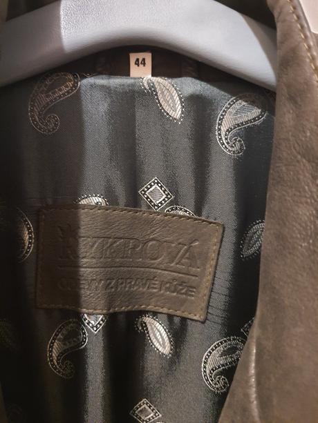 Tmavozelený dámsky kožený kabát, 44