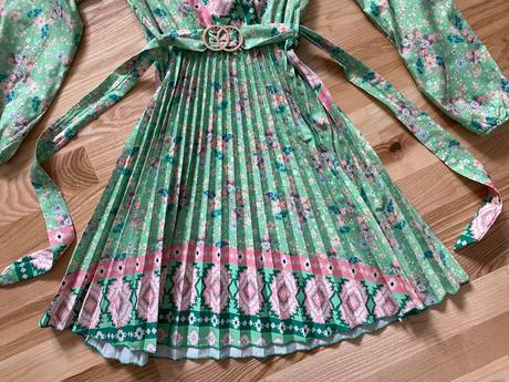 Saty s nariasenou suknou, 