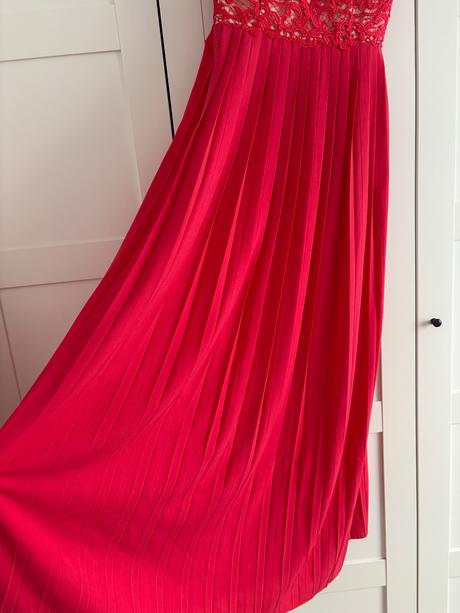 Spoločenské šaty, 36