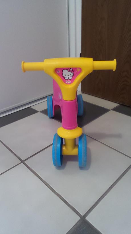 Odrážadlo hello kitty, 