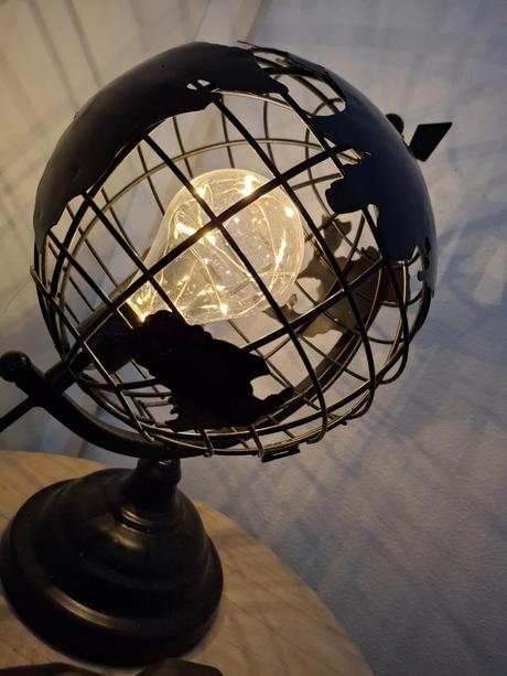 Stolová - nočná led lampa globus , da sa zasvietit,