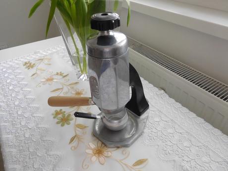 Art deco maďarský ftm unipress chrómový,, 