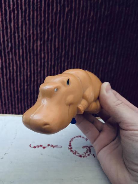 Striekacia pištoľ pre malých šibačov stará hračka,