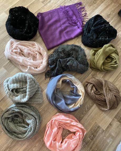 Balíček šál,nákrčník,šatky cena spolu za 11 ks, 