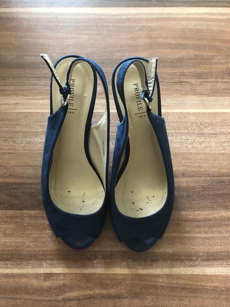 Sandalky na opatku, 37