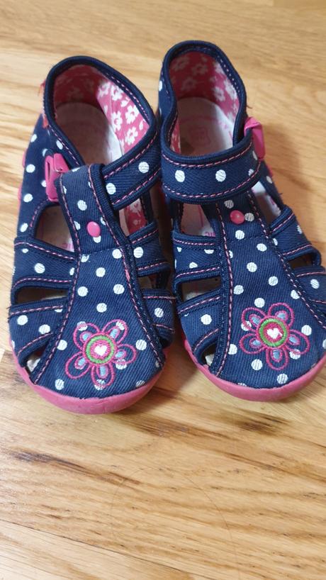 Bodkovane sandalky, ren but,25