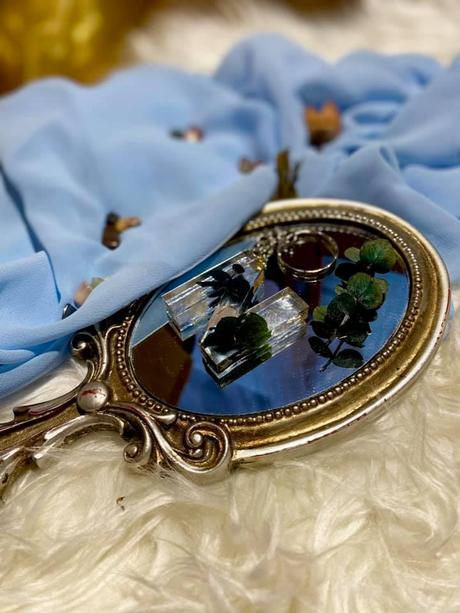 Ručne vyrobené živicové kľúčenky, 