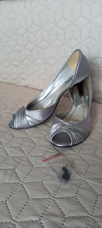 Strieborné spoločenské lodičky, 38