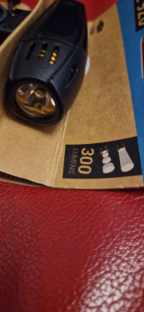 Predné bicyklové svetlo  fl 920 . 300 lúmenov, 