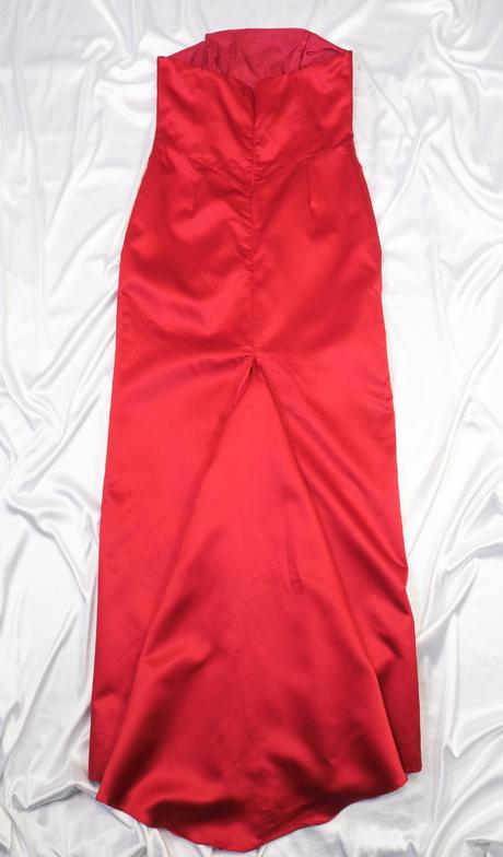 Kvalitné červené spoločenské šaty, s