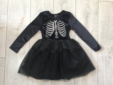 Dievčensky kostym kostra 4-6 rokov,
