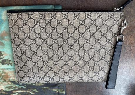 Original gg supreme blind for love wristlet pouch, gucci
