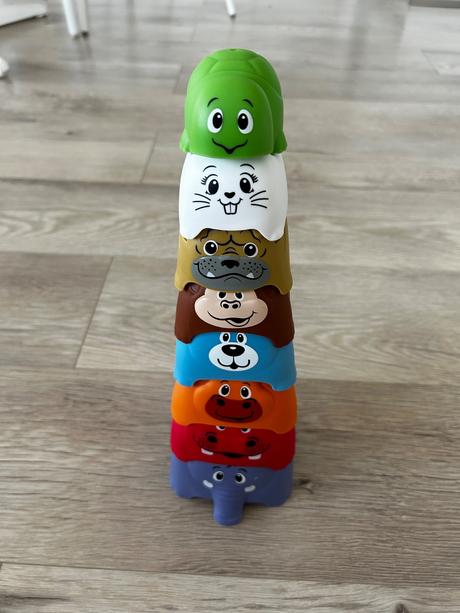 Pyramida/veza kubus zvierata (teddies), 