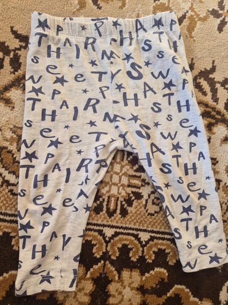 Šedé legíny s písmenami, pepco,74