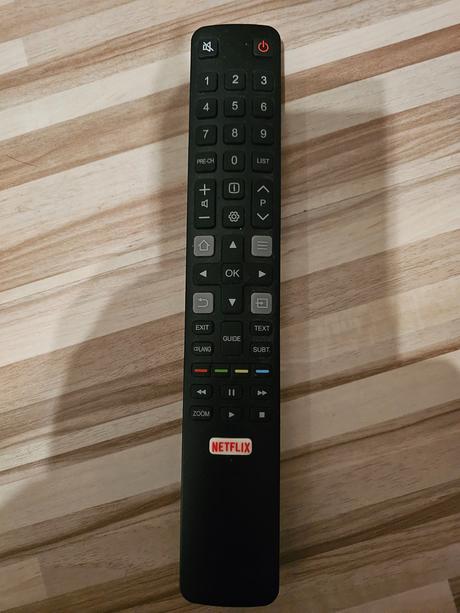 Predám konzolu ps4 a televízorom thomson 32hd5506, 