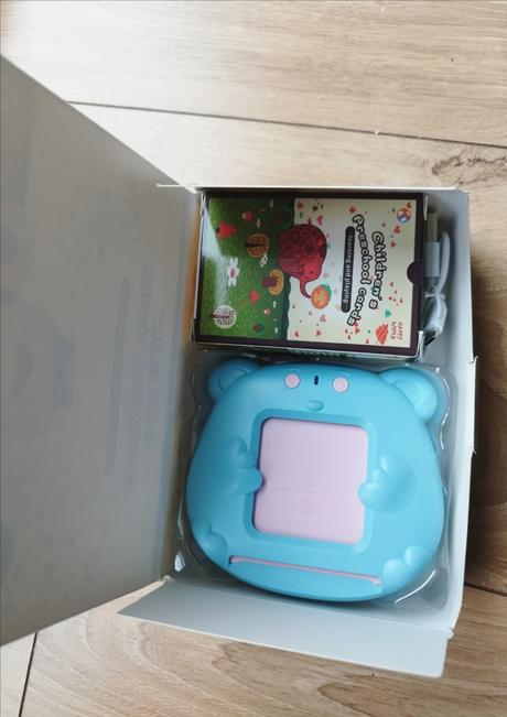 Interaktivna čítačka kariet pre deti, 