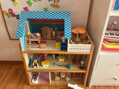 Drevenny domček s prislušenstvom, 