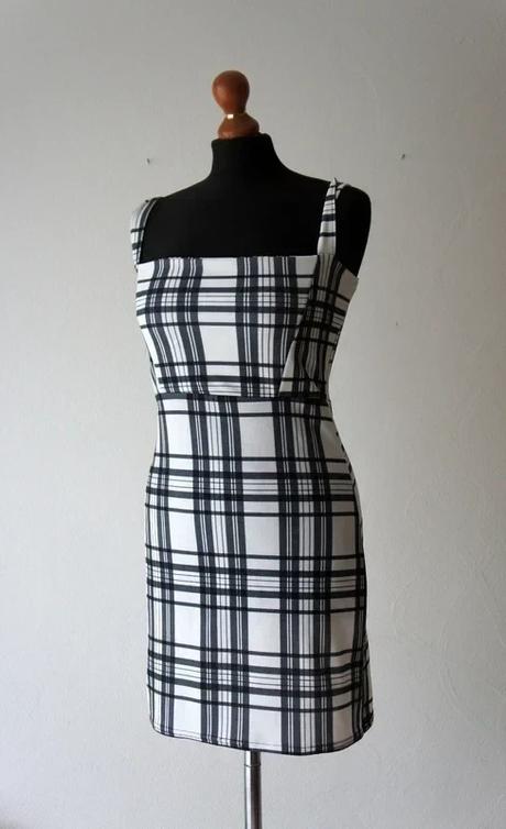 Exkluzívne zamatové mini šaty na ramienka + bonus, s