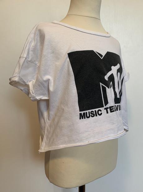 915 generation biely cropp top mtv, 140