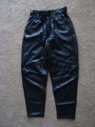 Zara čierne koženkové baggy nohavice, zara,s