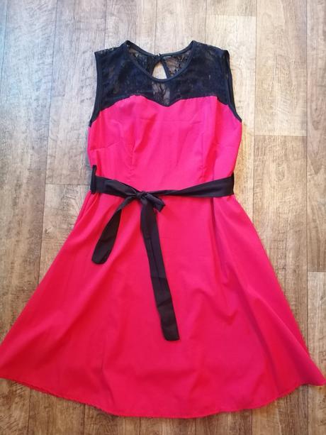 Červené šaty, velk. m, m