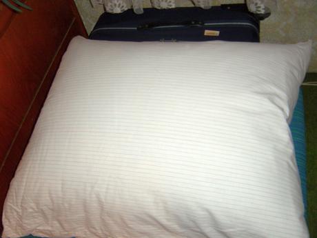 Zaclona krajkovana a veľký vankúš, 