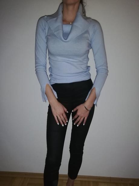 Bledomodrý svetrík, reserved,s