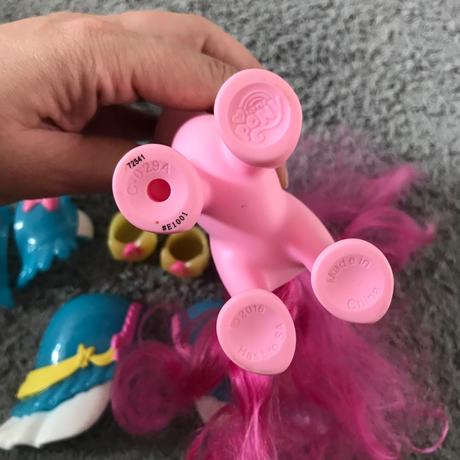 My little pony s oblecenim a klobukom, 