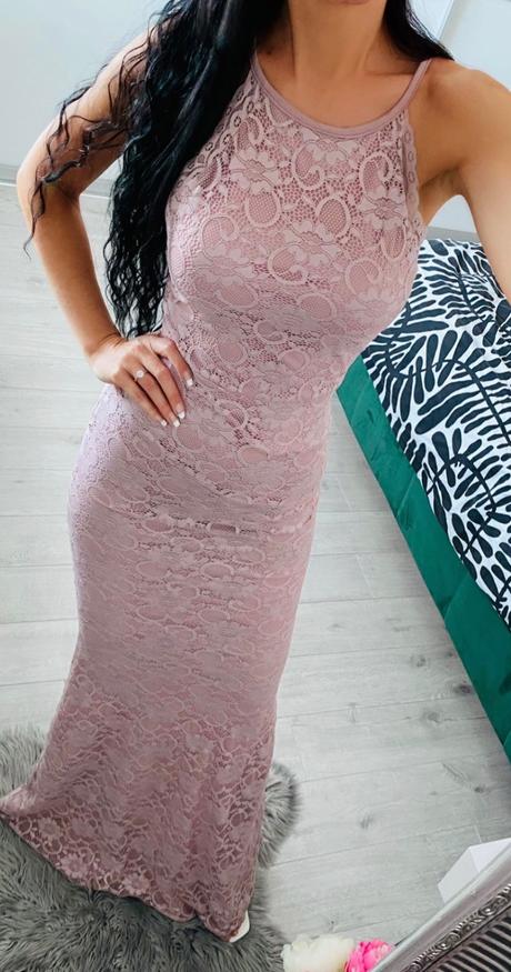 Priliehavé krajkové šaty eve, s