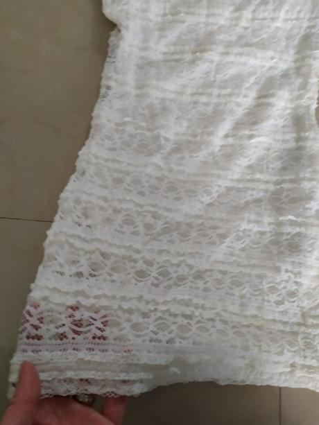 Čipkované šaty, 104