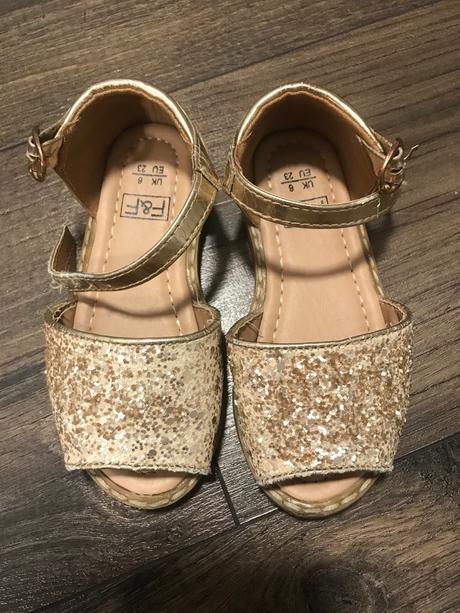 Sandalky, f&f,23