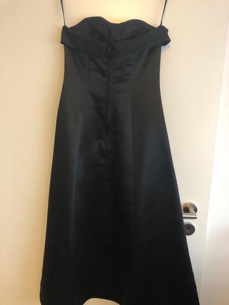 Spolocenske saty, 34