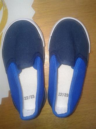 Papučky/tenisky, 21