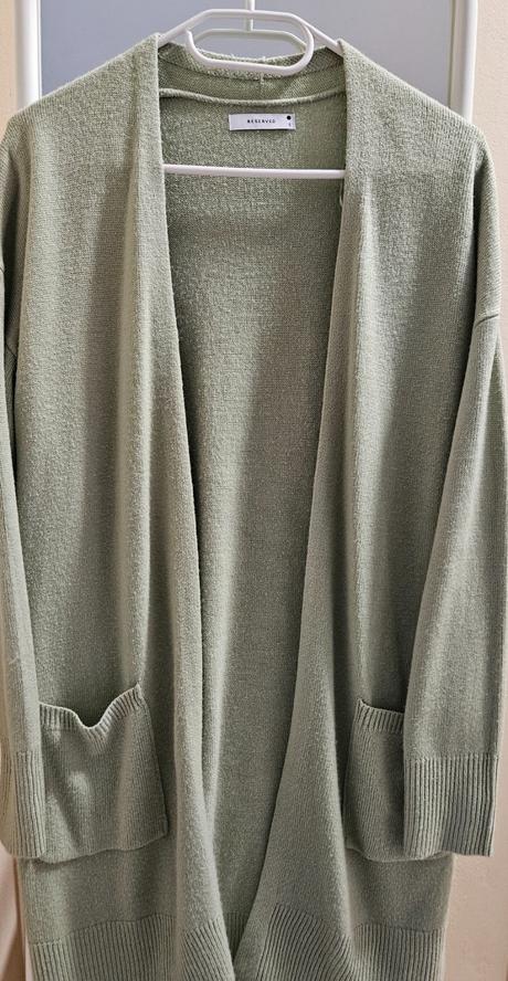 Zelený sveter, reserved,s