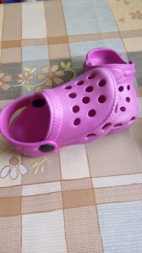 Crocs, 21