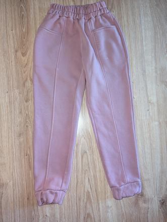 Hrubé tepláky, 134