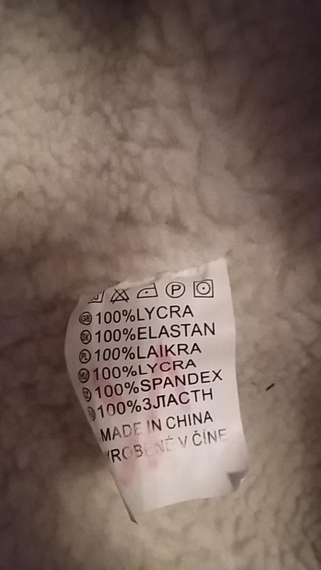 2 klobuciky na zimu 7-9r, 