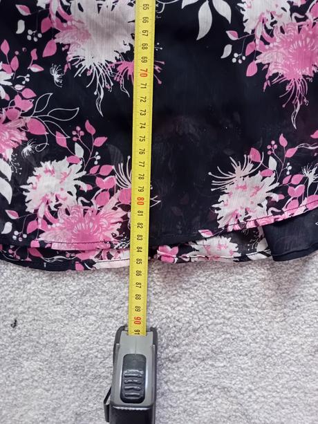 Šifónové šaty, 42